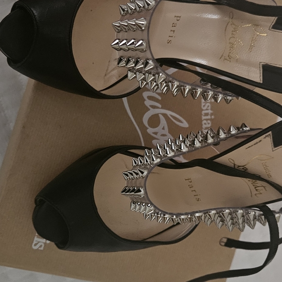 Shooes - Picture 4 of 5